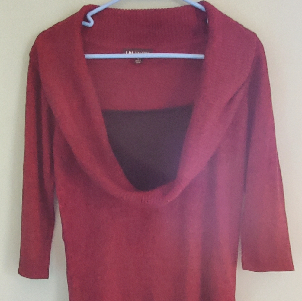 Mid sleeve sweater